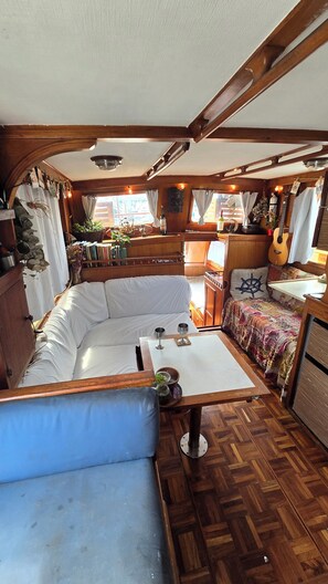 Interior - Unique Boat Experience in Marina Del Rey( 5 min from beach) (Marina del Rey)