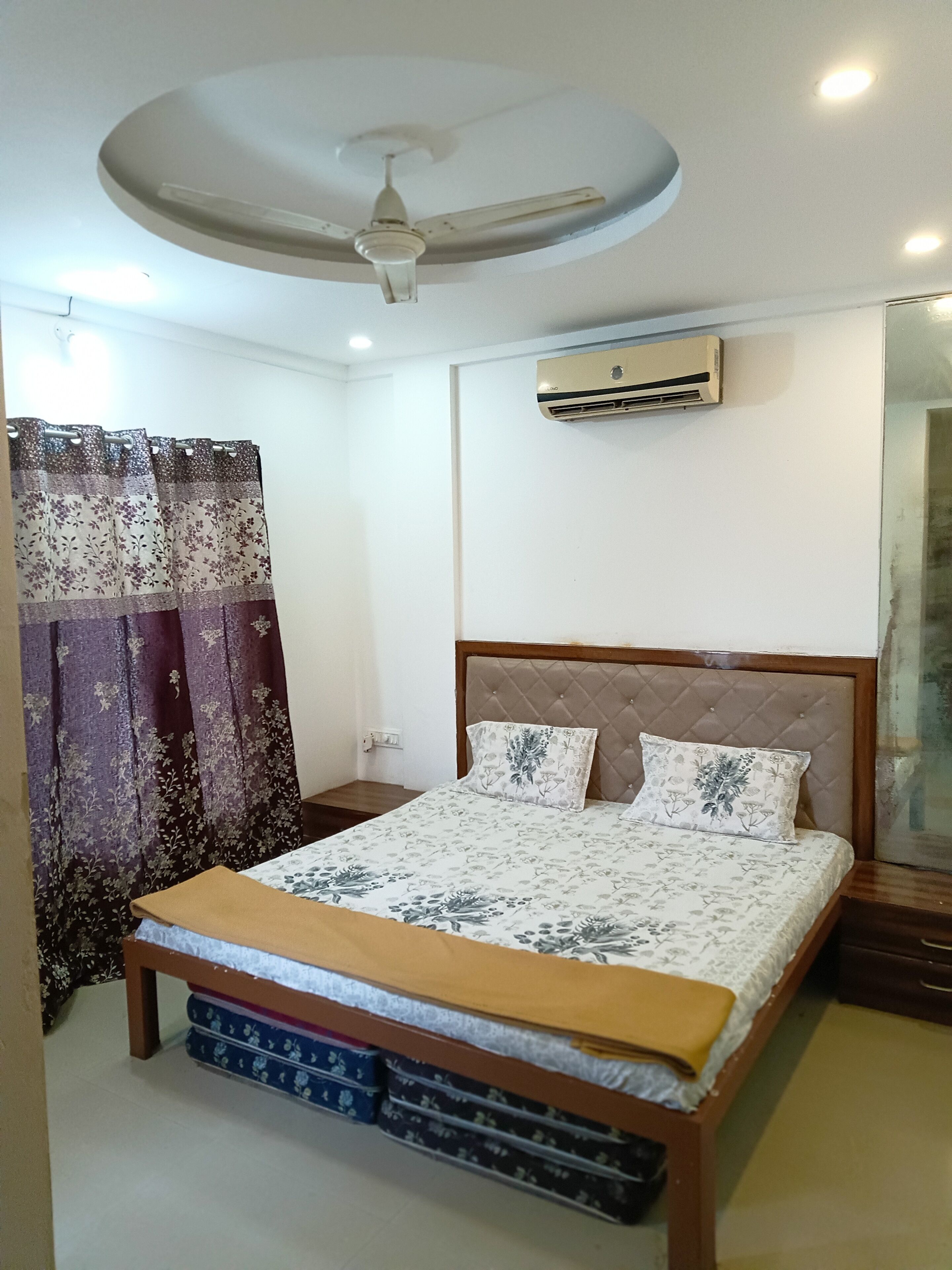 5 bedrooms, WiFi, bed sheets