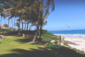 Una spiaggia nelle vicinanze