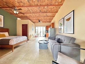 Silitysrauta/-lauta, Wi-Fi, vuodevaatteet