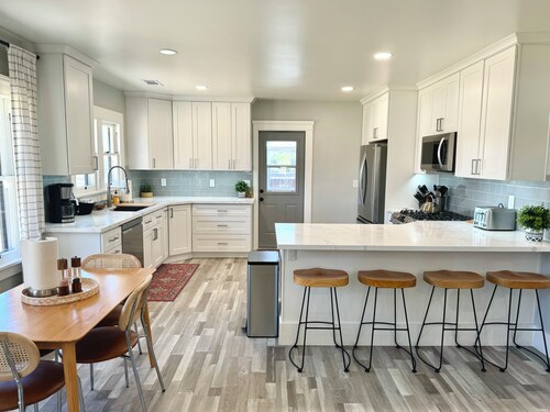 Historic Atascadero Colony Charmer!