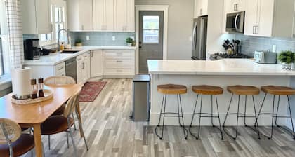 Historic Atascadero Colony Charmer!