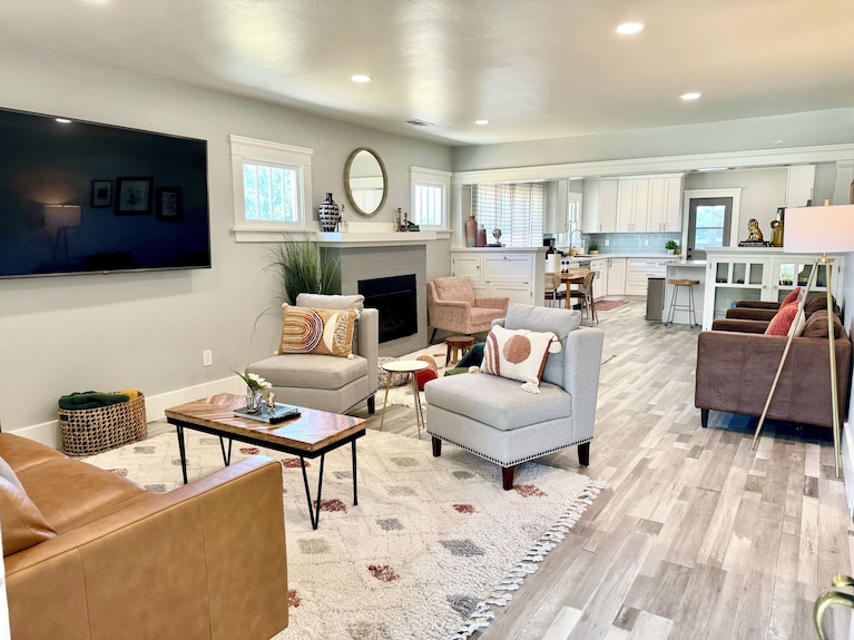Historic Atascadero Colony Charmer! - 阿塔斯卡德羅