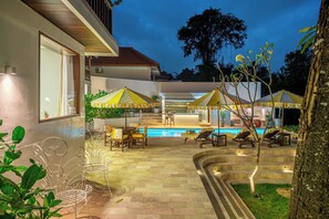 Outdoor dining - Riverside Villa Near Canggu (Badung)