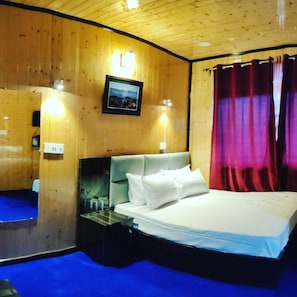 2 bedrooms, in-room safe, Internet, bed sheets