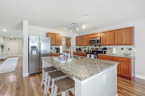 Fridge, microwave, oven, stovetop - Discover spacious comfort in our colorful, beach-inspired 5-bedroom, 3-bath home (Cape Coral)