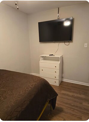 2 chambres, fer et planche à repasser, Wi-Fi, draps fournis