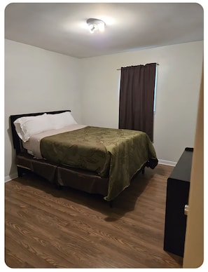 2 habitaciones, tabla de planchar con plancha, wifi y ropa de cama