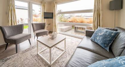Veluwemeer Chalet With Microwave