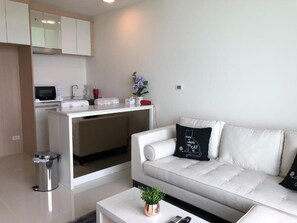 Deluxe Condo, Non Smoking, Sea View | Private kitchen - Beachfront Bang Saray By RoomQuest Hotel (Sattahip)