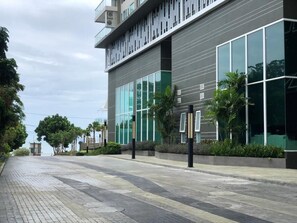 Exterior - Beachfront Bang Saray By RoomQuest Hotel (Sattahip)