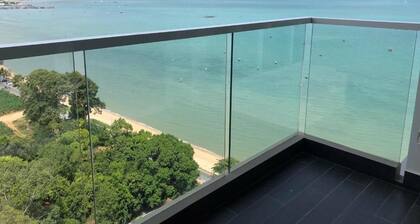 Beachfront Bang Saray By RoomQuest Hotel