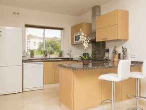 Fridge, microwave, oven, dishwasher - Arcos Gardens Golf by Interhome (Arcos de la Frontera)