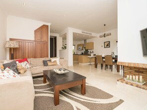 TV - Arcos Gardens Golf by Interhome (Arcos de la Frontera)