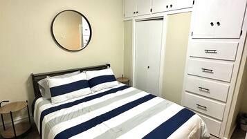 1 bedroom, desk, travel crib, WiFi (free)