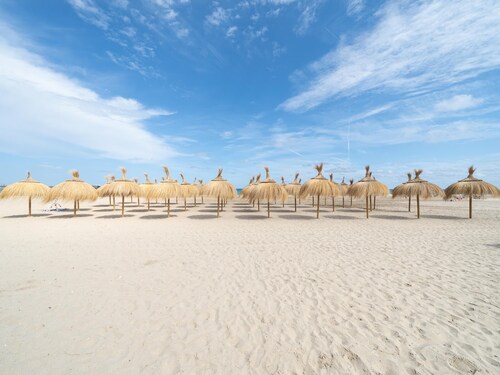 Romantic loft with pool 100m beach