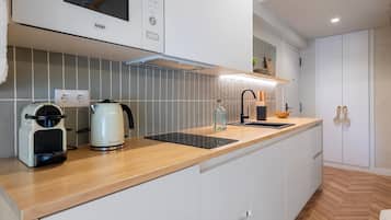 Fridge, microwave, dishwasher, coffee/tea maker