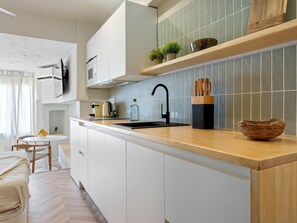 Fridge, microwave, dishwasher, coffee/tea maker