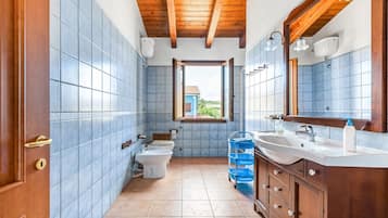 Doccia, asciugacapelli, bidet