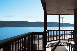 Desk, laptop workspace, rollaway beds, free WiFi - The Glen Resort (Hoodsport)