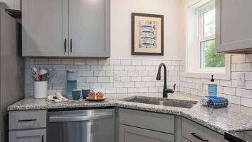 Coffee/tea maker, fridge, microwave, oven