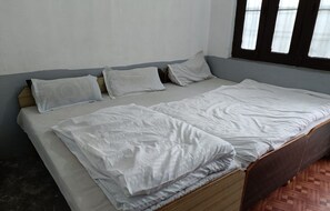 ビジネス ダブルルーム ベッドルーム (複数) マウンテンビュー | 防音設備、WiFi (無料)、ベッドシーツ