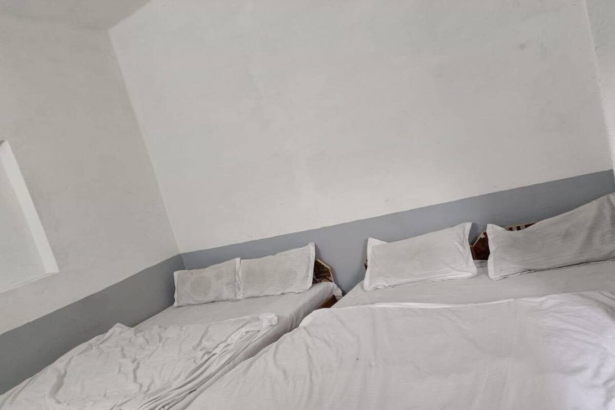 Business Double Room, Multiple Bedrooms, Mountain View | Soundproofing, WiFi (free), bed sheets