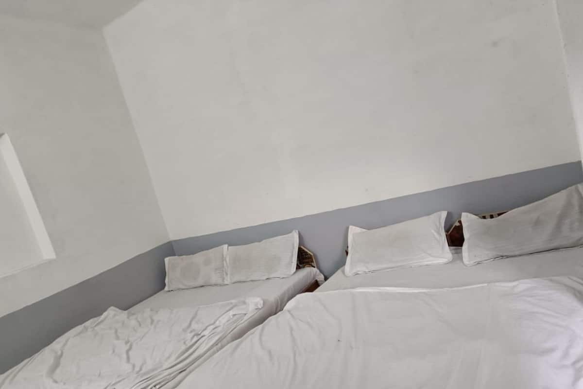 Habitación empresarial doble, varias habitaciones, vista a la montaña | Insonorización, wifi gratis y ropa de cama