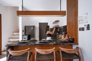 Villa, 2 Bedrooms, Pool View | Private kitchen | Fridge, stovetop, electric kettle, blender - Villa Nalu Kai Bingin (Pecatu)