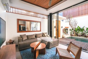 Villa - 2 soveværelser - udsigt til pool | Stue | 55-tommers tv med kabelkanaler