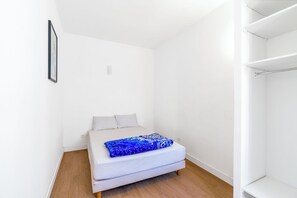 1 bedroom, bed sheets