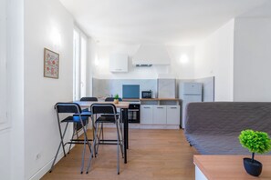 Interior - Attractive 2-room apartment, renovated, near St Charles station (Marseille)