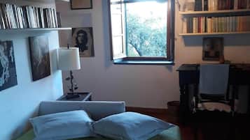 2 habitaciones, tabla de planchar con plancha, wifi y ropa de cama