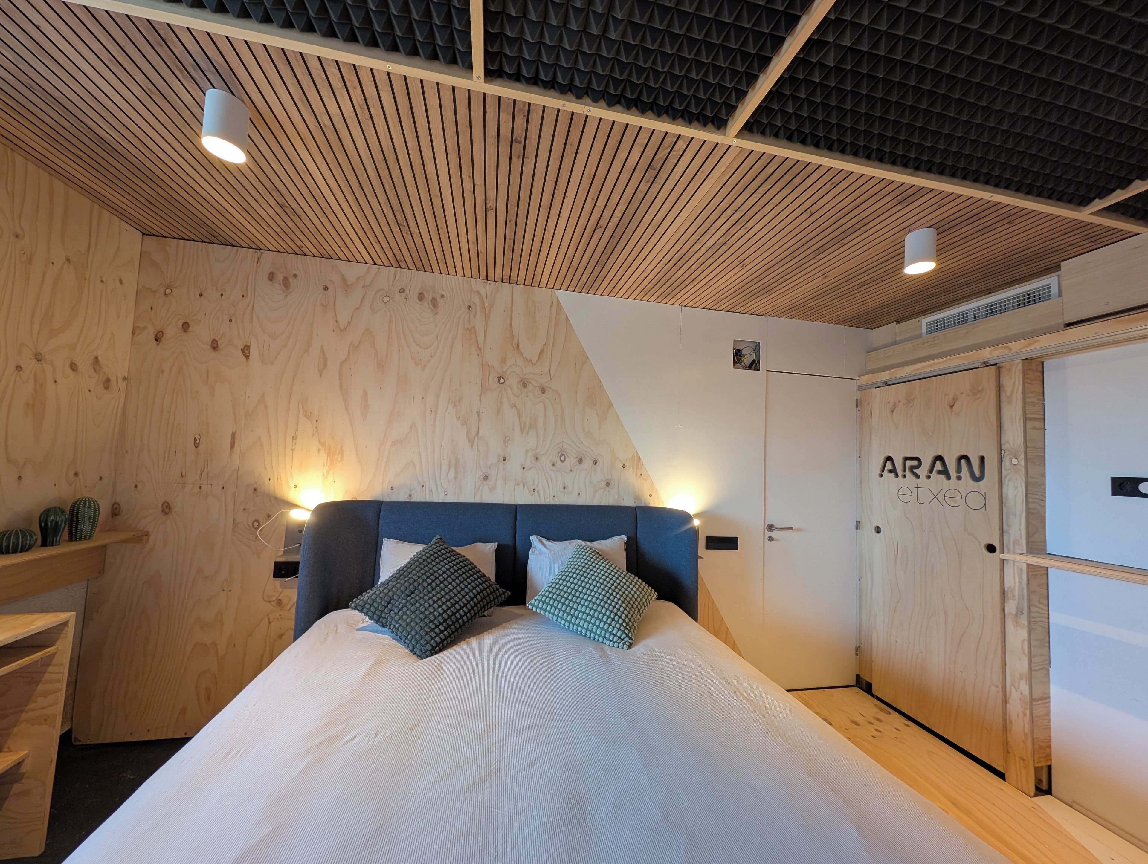 2 bedrooms, iron/ironing board, travel crib, free WiFi