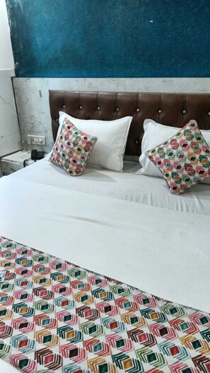 Phòng Deluxe | 1 phòng ngủ, bàn, khu vực làm việc phù hợp cho laptop 