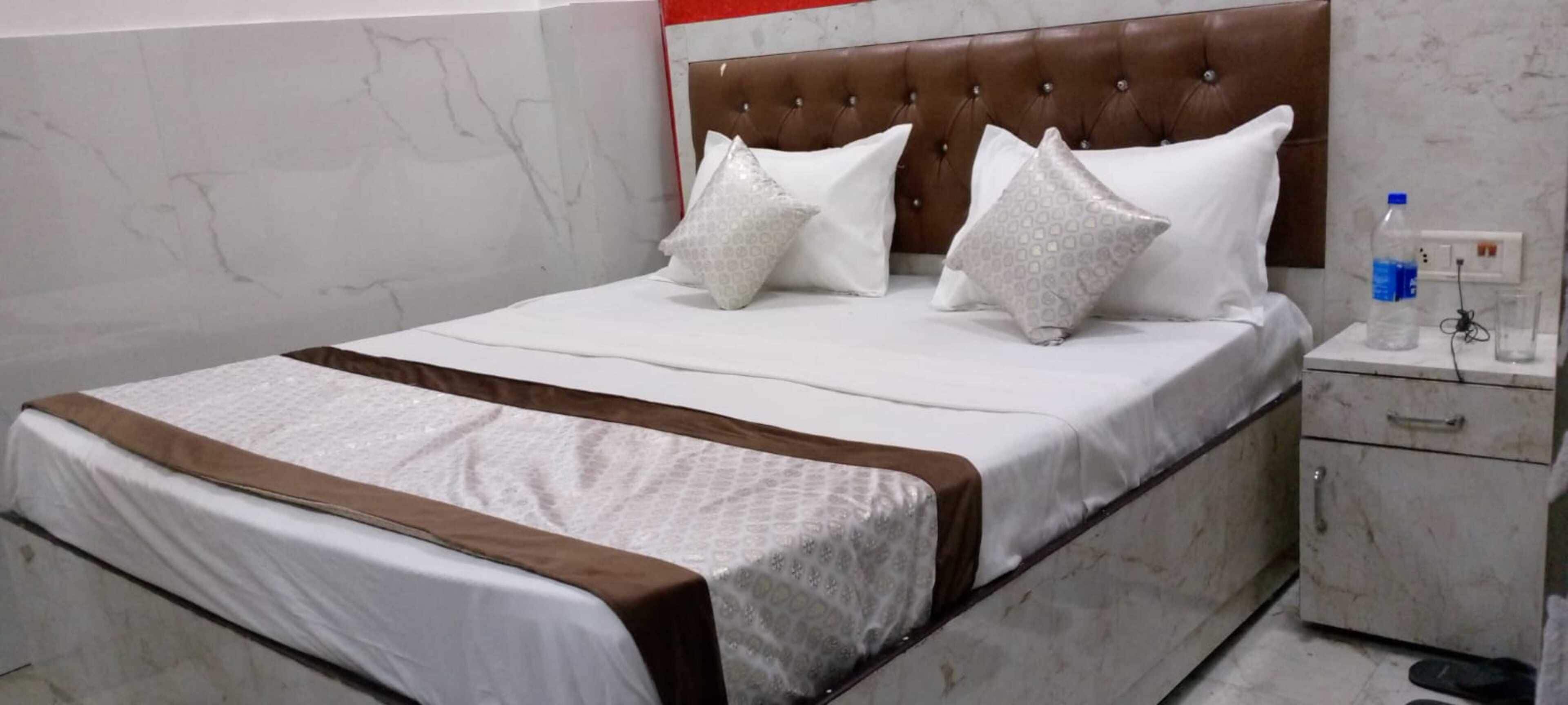 Deluxe Room | 1 bedroom, desk, laptop workspace, free WiFi