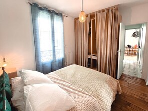 2 bedrooms, iron/ironing board, WiFi, bed sheets