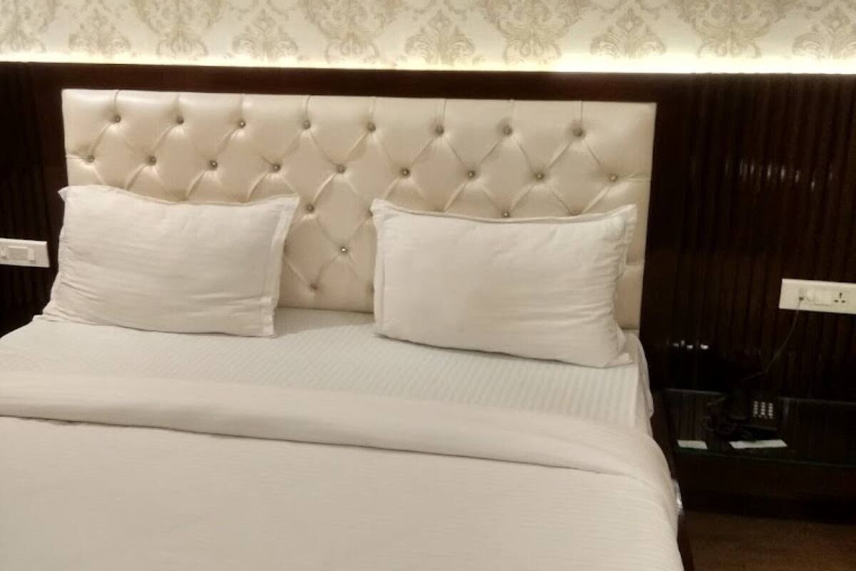 Soundproofing, WiFi (free), bed sheets