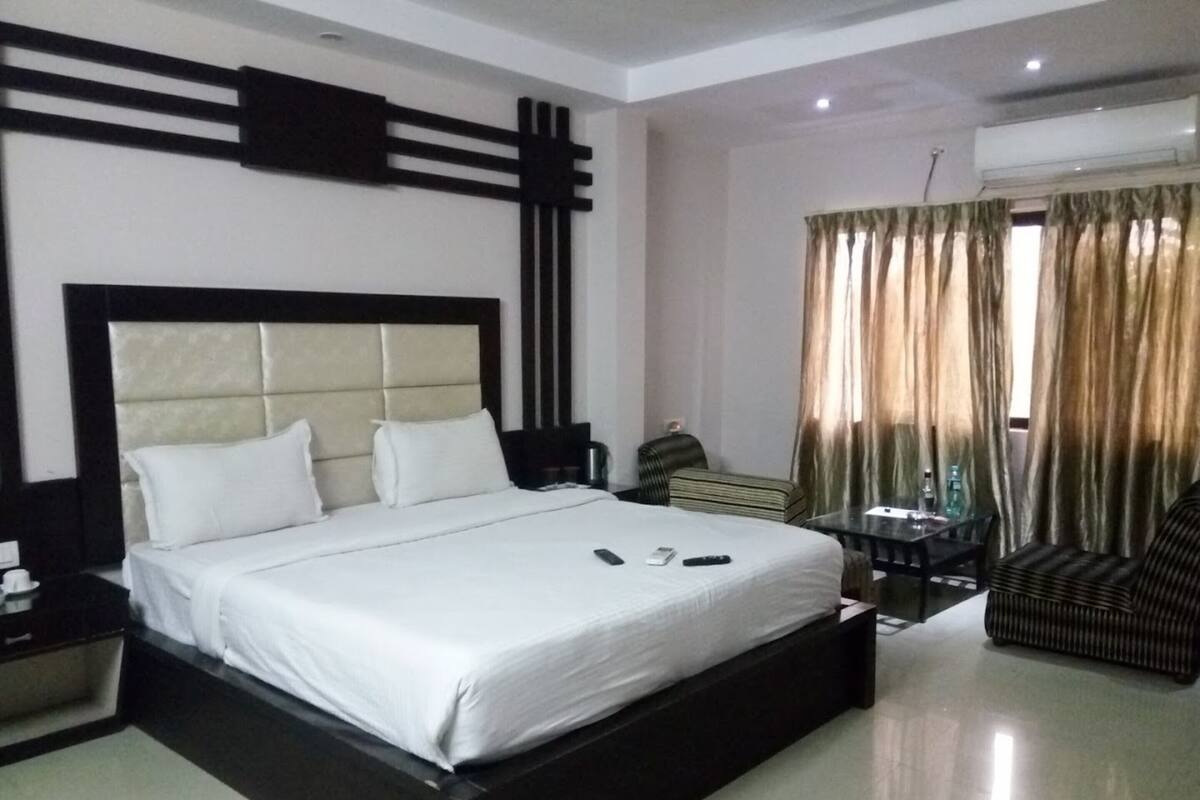 Soundproofing, WiFi (free), bed sheets