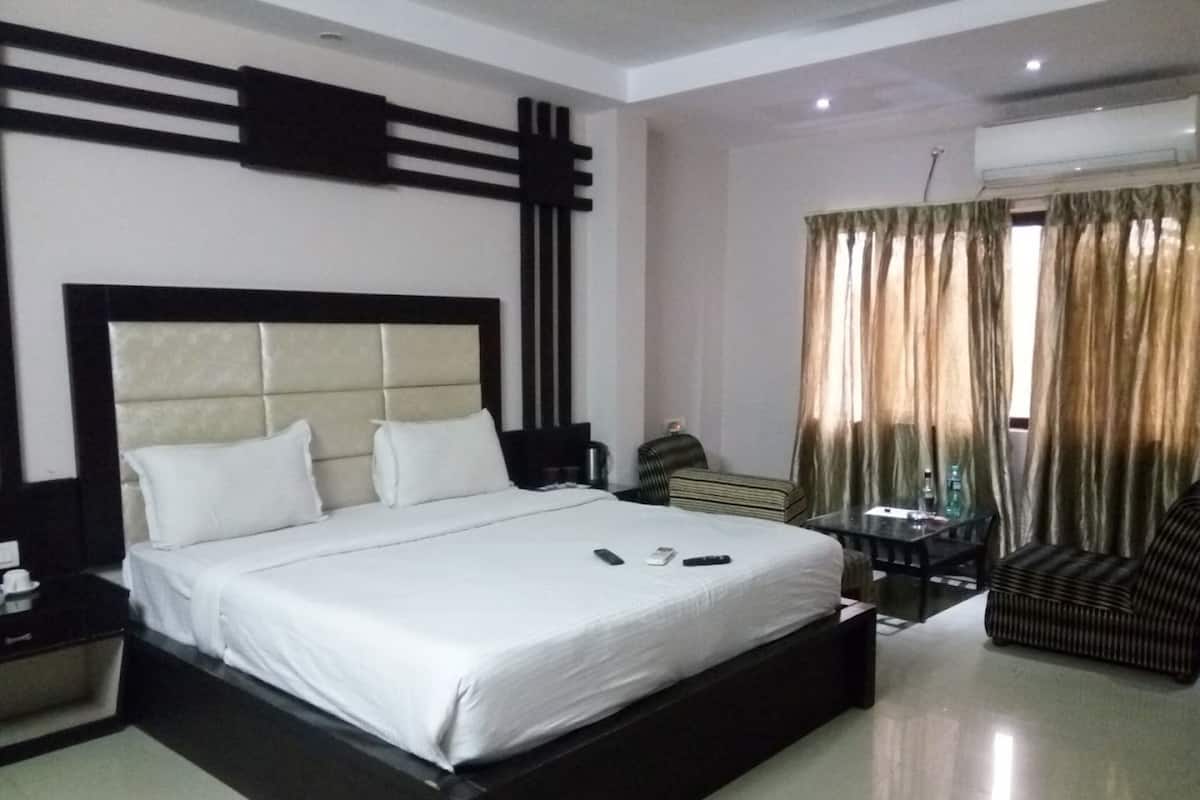 Soundproofing, free WiFi, bed sheets