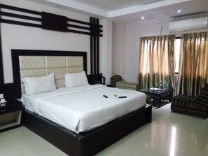 Ηχομόνωση, δωρεάν Wi-Fi, κλινοσκεπάσματα 