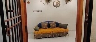 Cozy mini-villa withperfect for family and pets, near Meenakshi Amman Temple