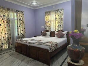 ห้องดีลักซ์ดับเบิลหรือทวิน, หลายเตียง, ห้องน้ำส่วนตัว, วิวสวนหย่อม | ห้องน้ำ | ฝักบัว, รองเท้าสวมภายในห้อง, ผ้าเช็ดตัว, สบู่