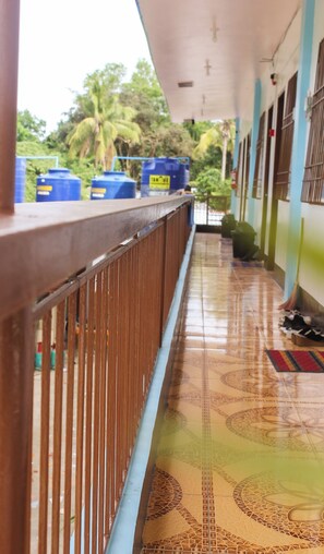 Property grounds - Cozy 2-bedroom apartment in charming Panglao with WiFi, AC (Panglao)