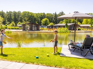 Property grounds - Chalet by Pond in Eindhoven Holiday Park (Veldhoven)