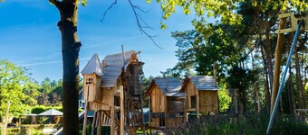 Chalet by Pond in Eindhoven Holiday Park