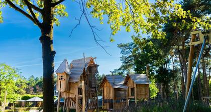 Chalet by Pond in Eindhoven Holiday Park