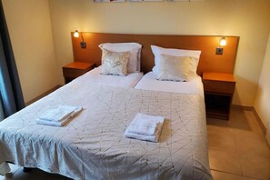 2 bedrooms, WiFi - Villa in Les Forges with Golf and Pool (Les Forges)