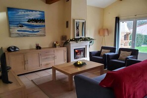 Smart TV, fireplace, table tennis