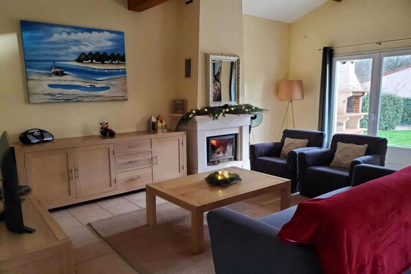 Smart TV, fireplace, ping pong - Villa in Les Forges with Golf and Pool (Les Forges)